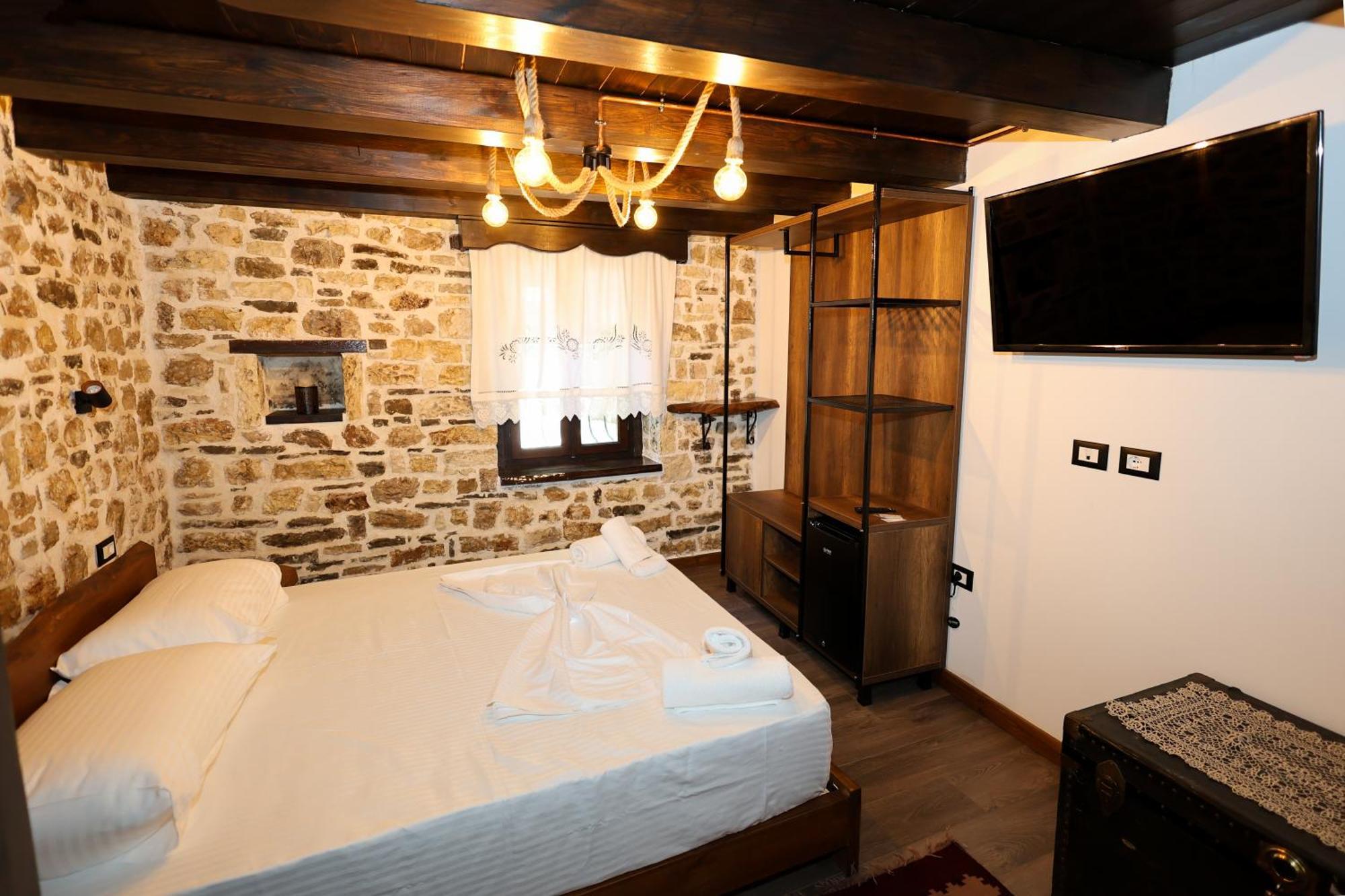 Ador Boutique Hotel Berat Extérieur photo