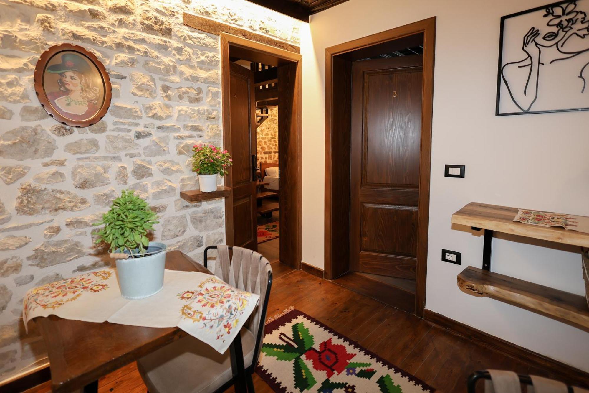 Ador Boutique Hotel Berat Extérieur photo