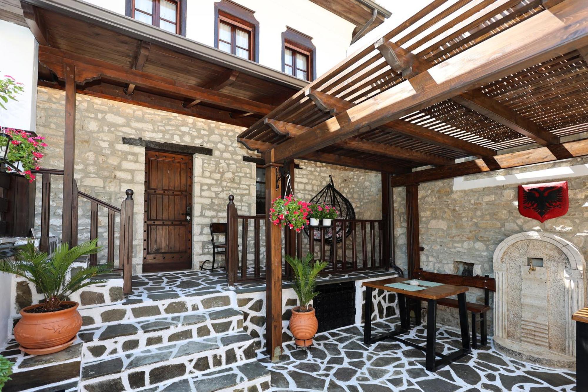Ador Boutique Hotel Berat Extérieur photo
