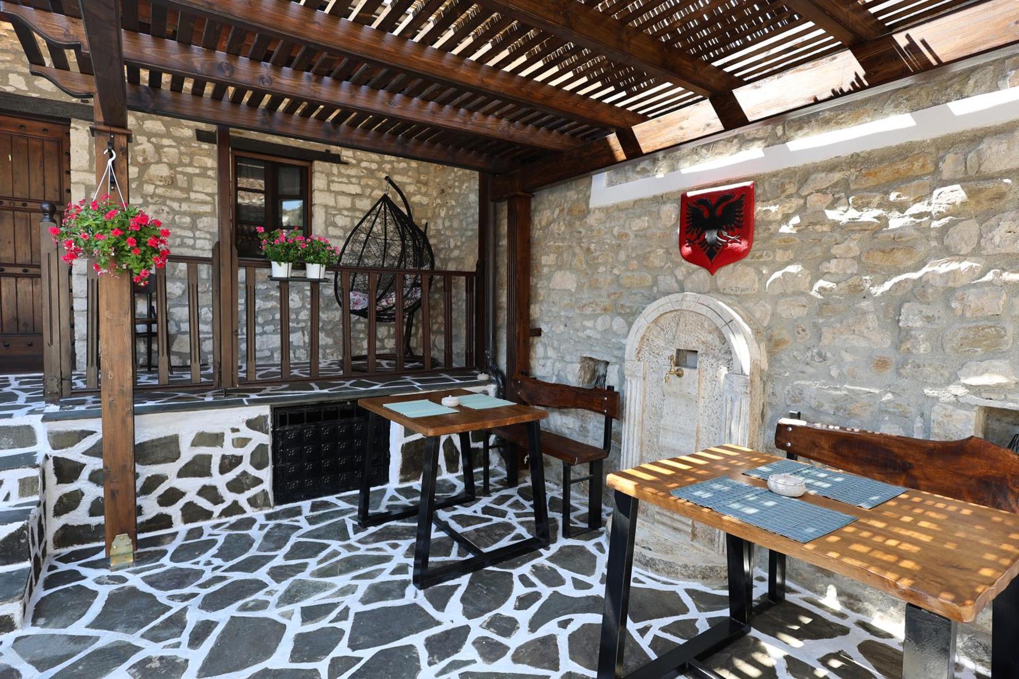 Ador Boutique Hotel Berat Extérieur photo