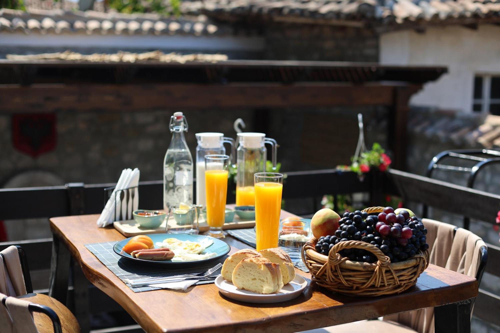 Ador Boutique Hotel Berat Extérieur photo