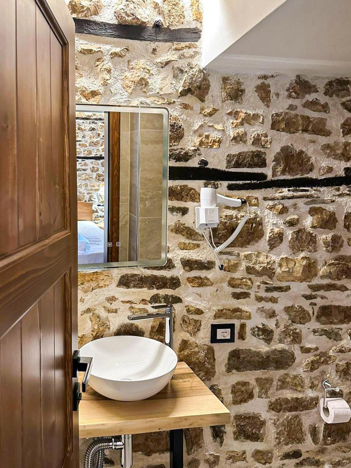Ador Boutique Hotel Berat Extérieur photo