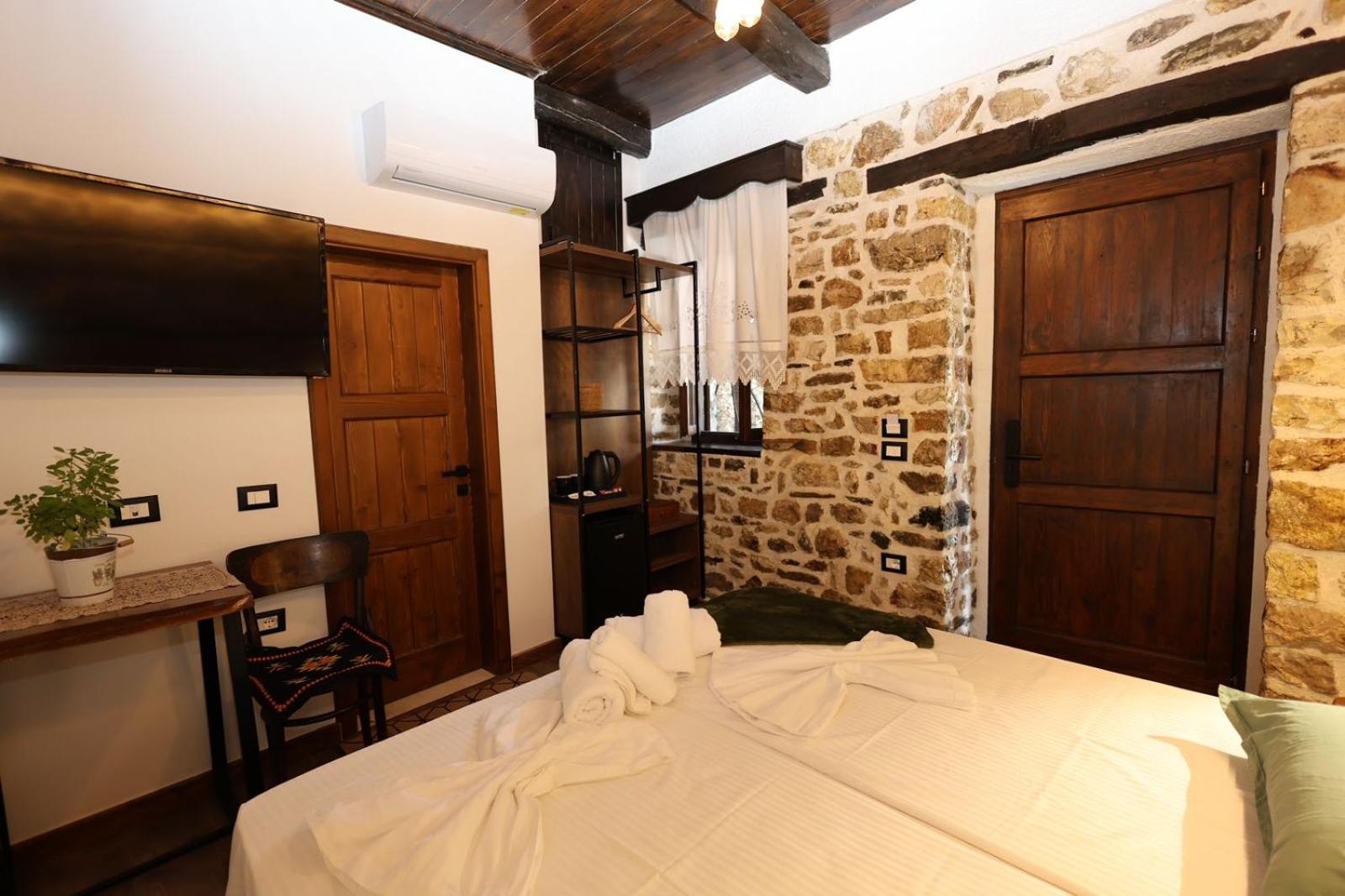 Ador Boutique Hotel Berat Extérieur photo